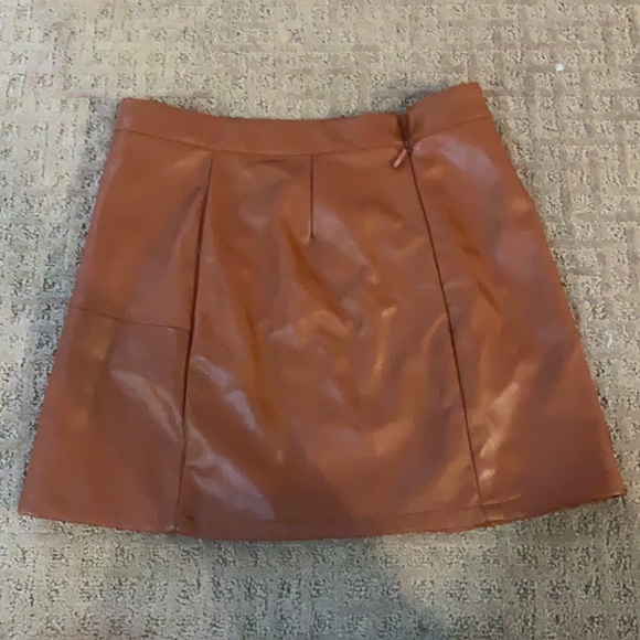 En Saison Skirt - Picture 2 of 4